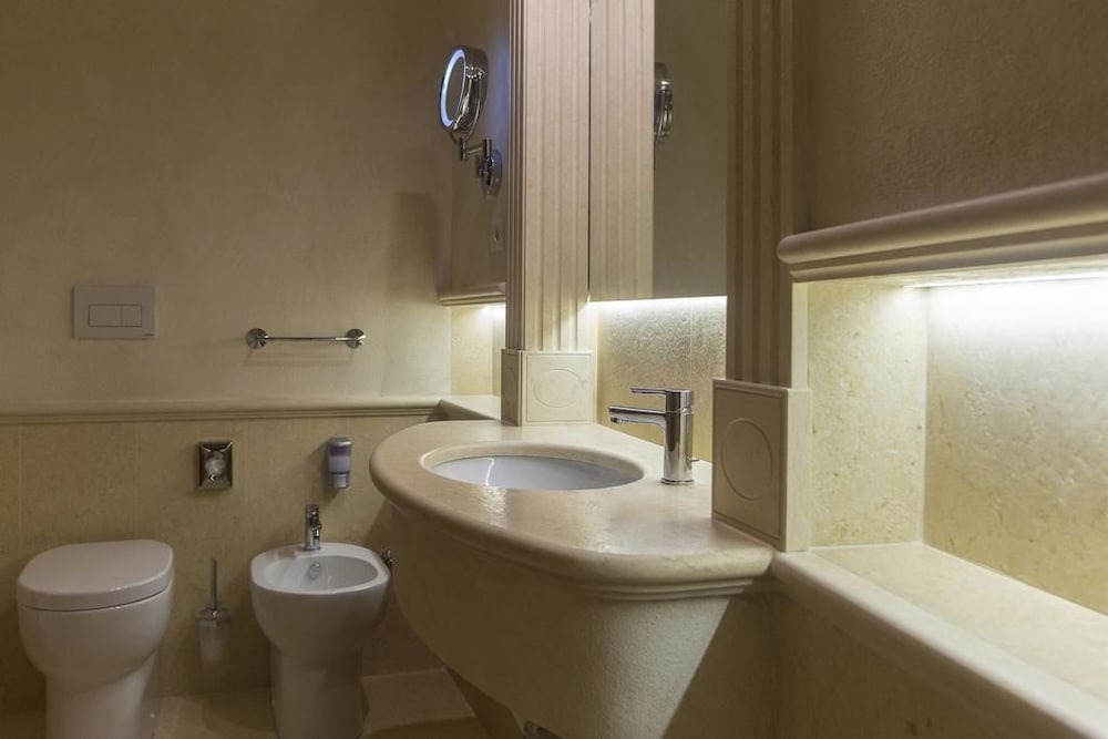 Double Room - Photo 6