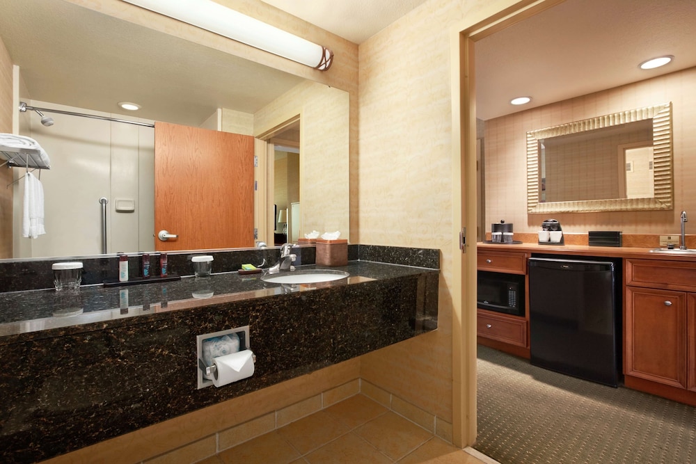 Suite, Non-Smoking, Accessible - Photo 7