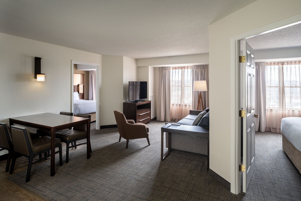 Suite, 2 Bedrooms - Photo 4