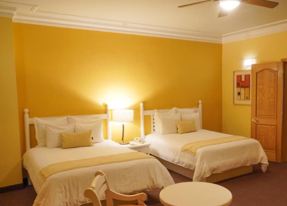 Superior Suite, 2 Queen Beds, City View - Photo 3
