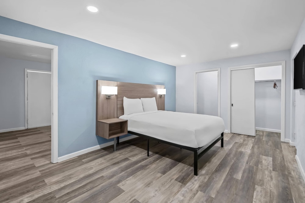 Suite, Multiple Beds, Non Smoking photo 2