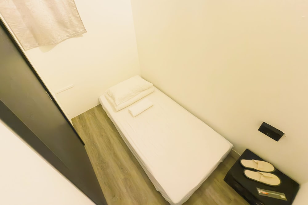 Basic Single Room, Non Smoking