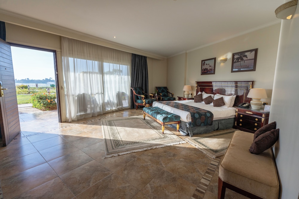 Royal Villa - Photo 2