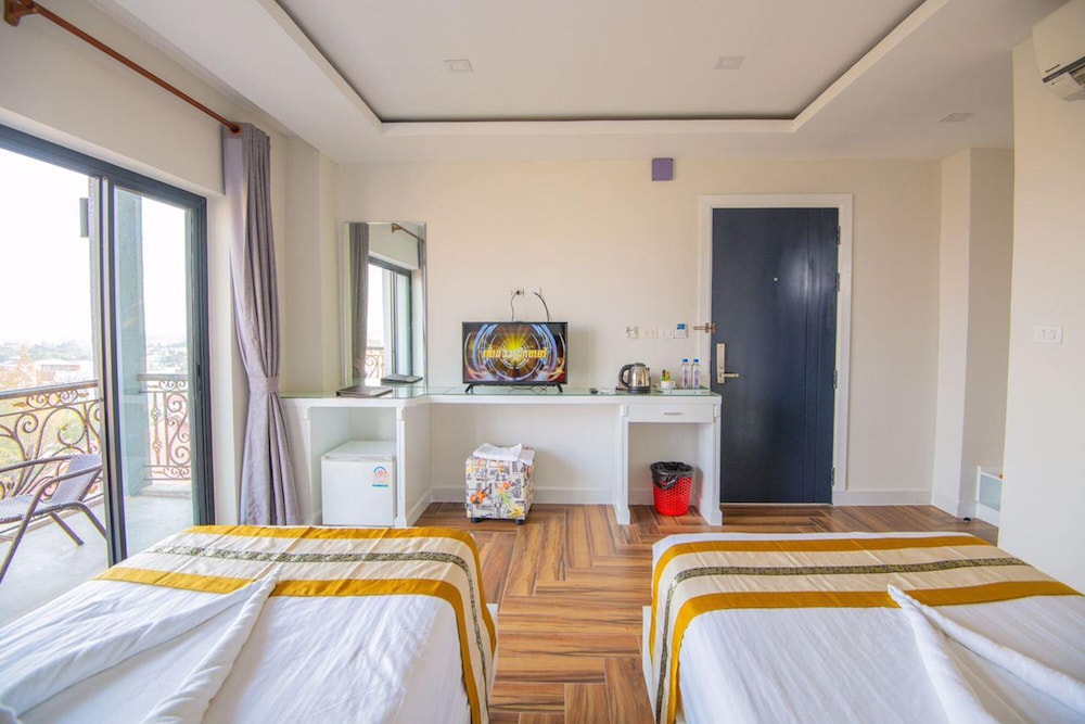 Superior Twin Room with Balcony - Photo 4