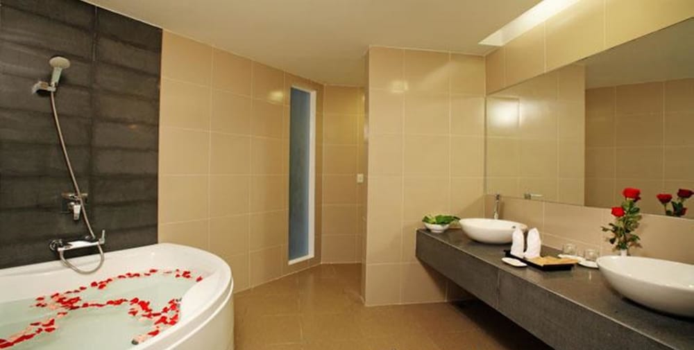 Suite, Oceanfront - Photo 9