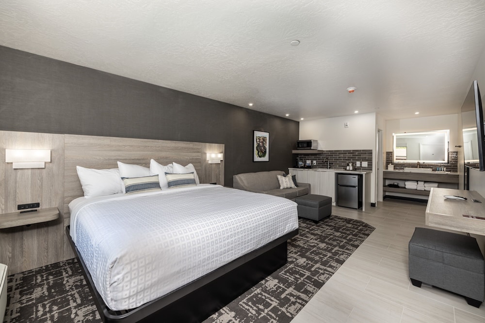 Signature King Suite - Photo 1