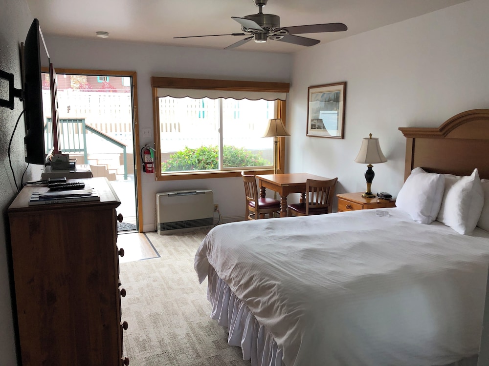 Standard Room, 1 Queen Bed