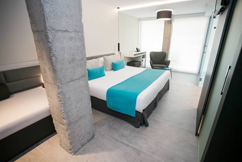 Triple Room URBAN, Pool View - Photo 6
