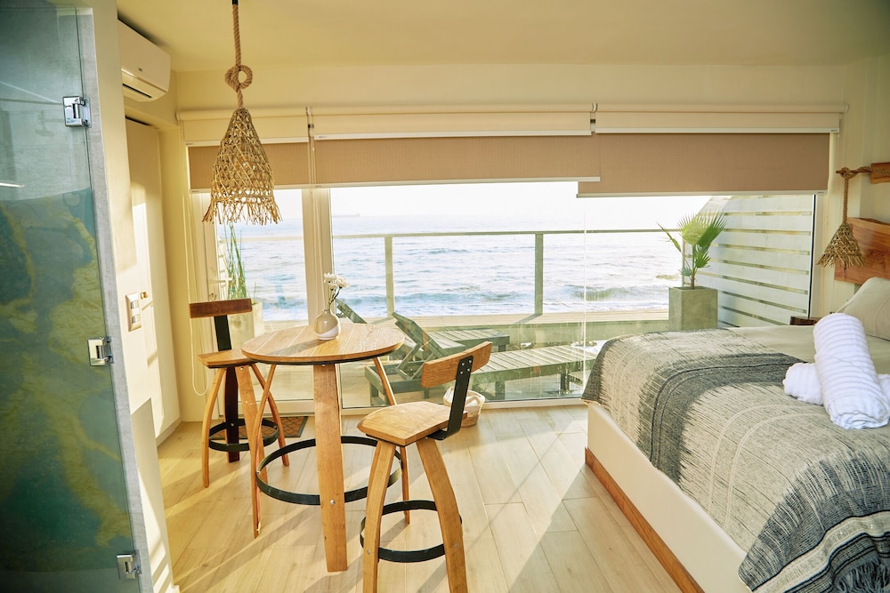 Deluxe Double Room, Beach View photo 1