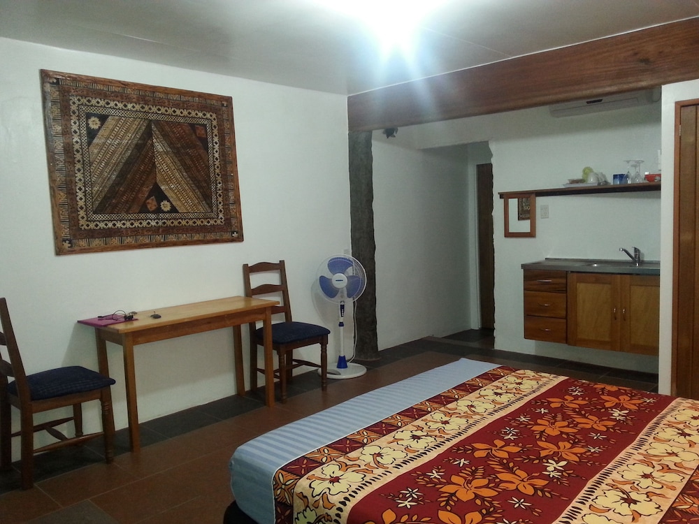 Studio, 1 Queen Bed, Ensuite, Garden View