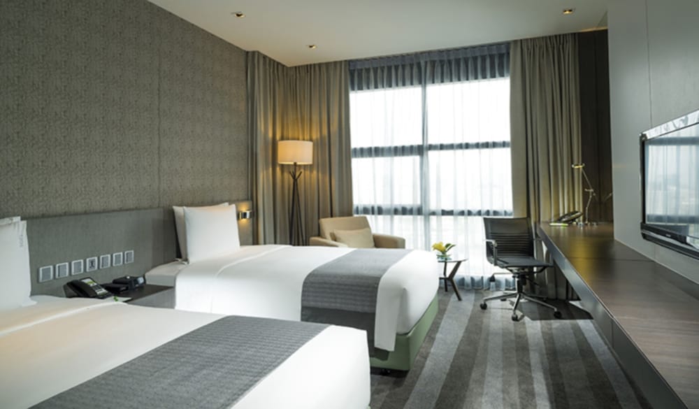 Premium Room, 2 Twin Beds, City View thumbnail 5