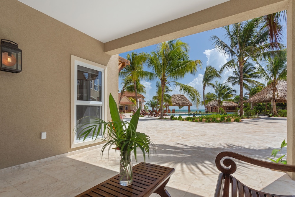 Marlin Luxury Bungalow, 2 Bedrooms, Beach View
