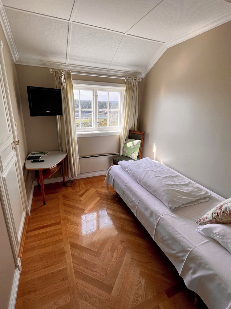 Basic Single Room