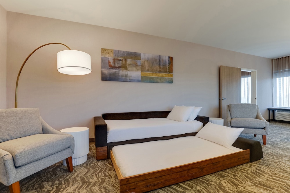 Executive Suite, 1 King Bed - Photo 4