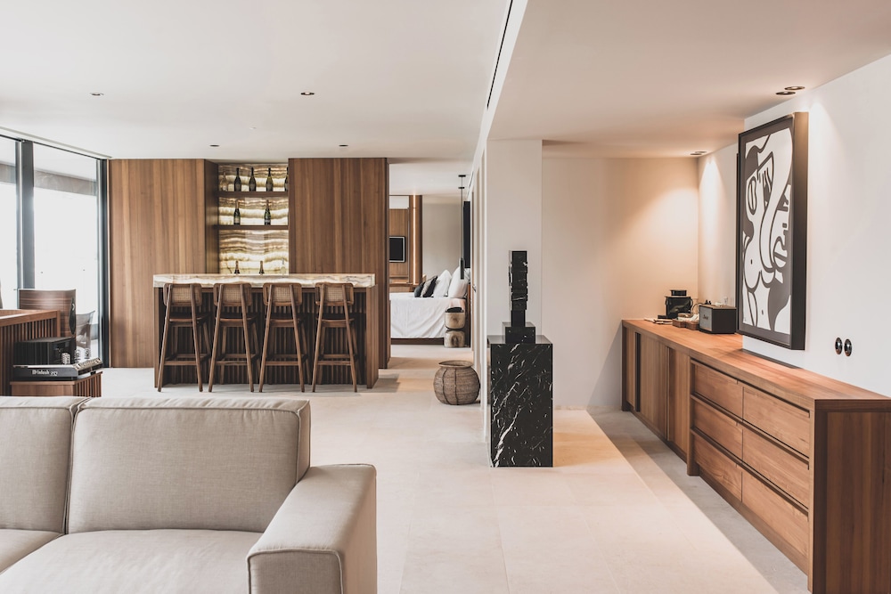 Signature Suite