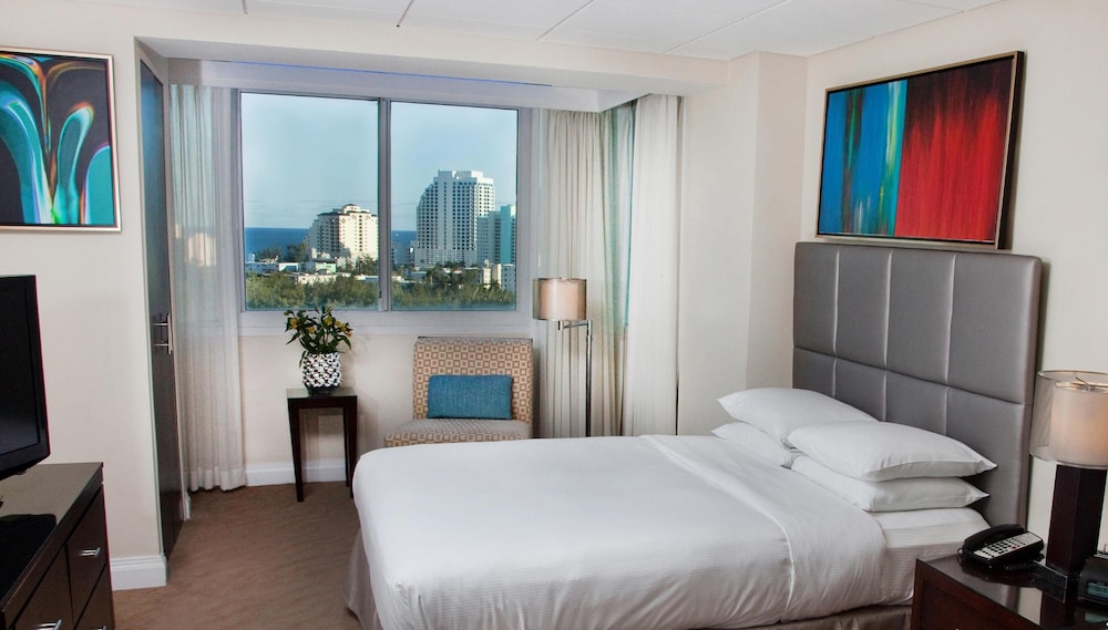 Suite, 1 Queen Bed, City View - Photo 1