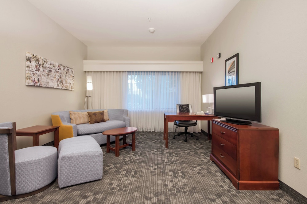Suite, 1 Bedroom - Photo 5