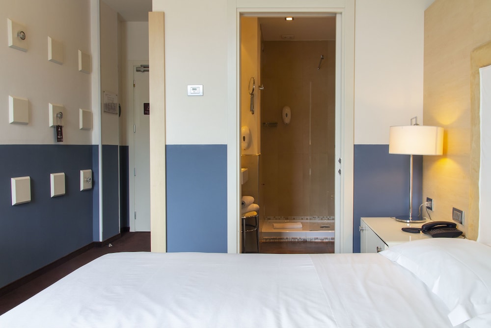 Superior Double or Twin Room - Photo 1