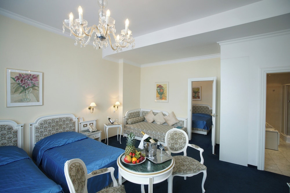 Standard Twin Room - Photo 1