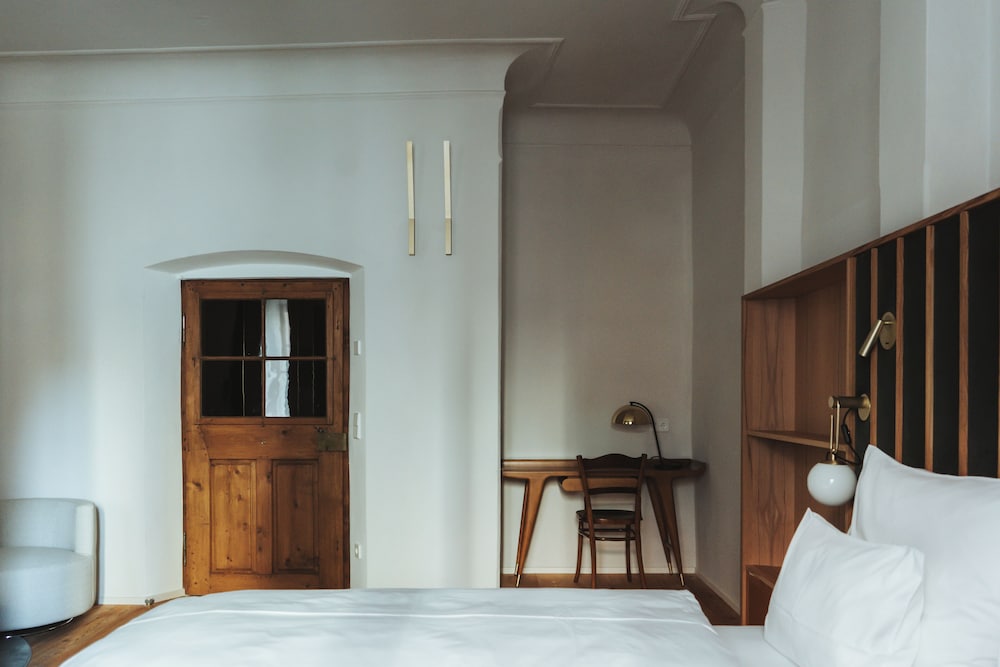 Junior Suite, 1 King Bed, Mountain View, Mezzanine photo 3