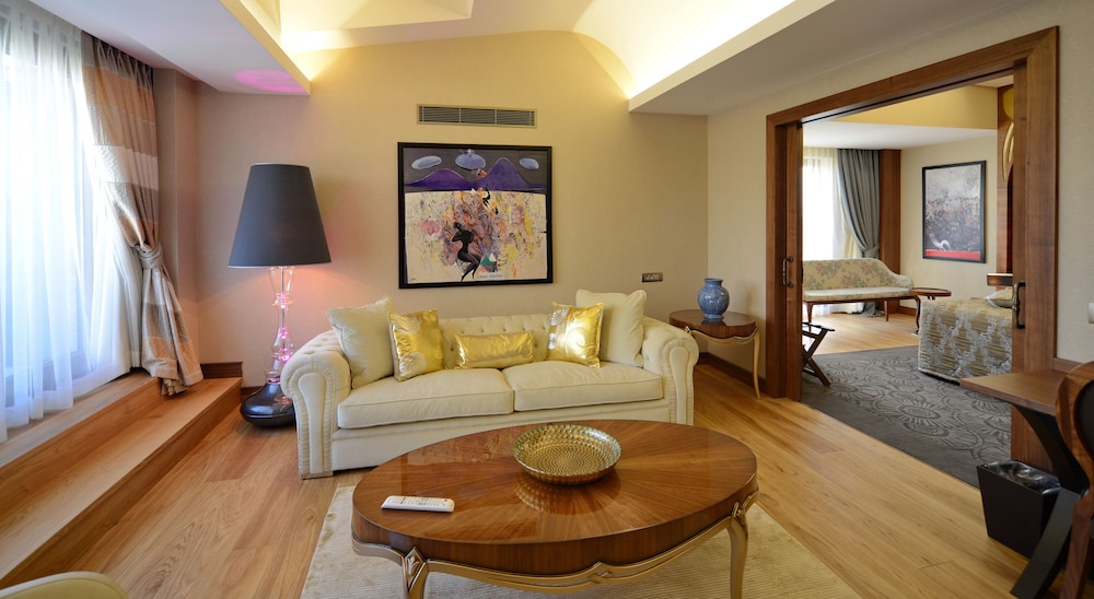 Royal Suite photo 1