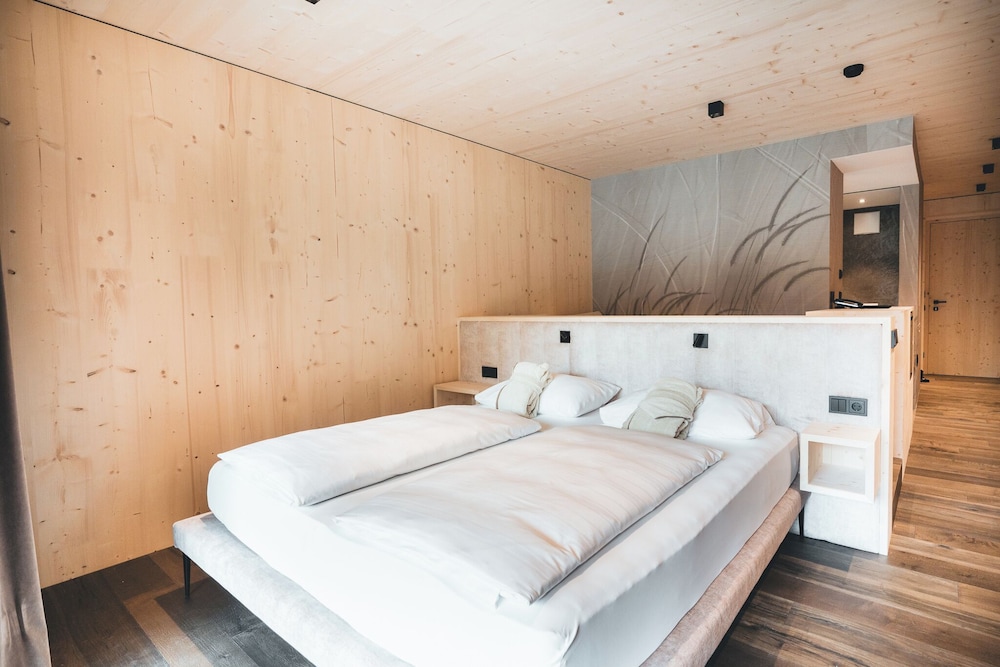 Deluxe Double Room, Balcony, Mountain View
