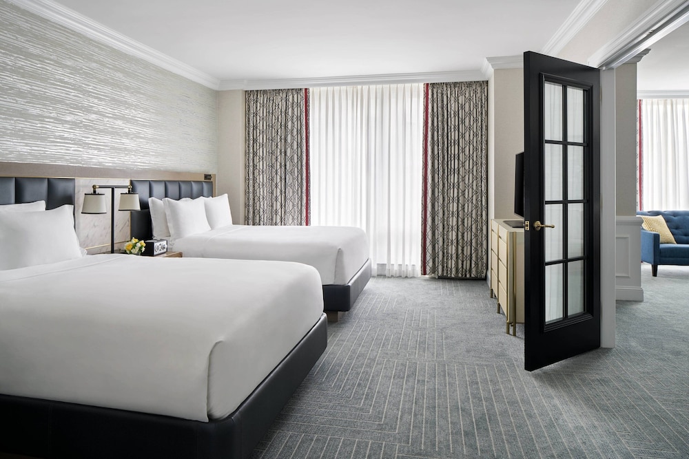 Suite, 2 Double Beds (Mobility Accessible, Roll-In Shower)