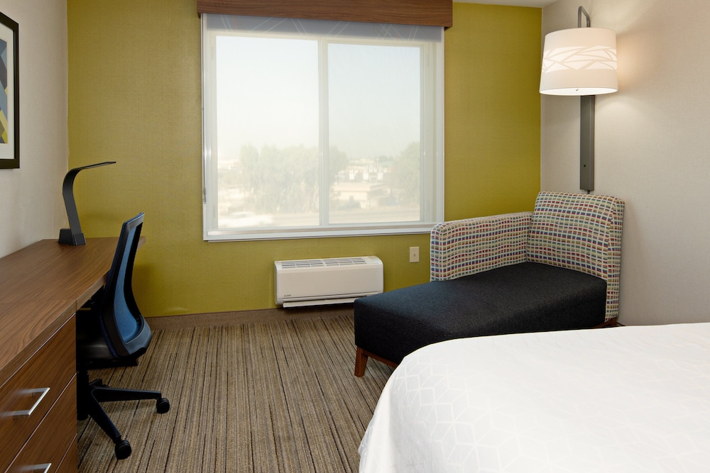 Standard Room, 1 King Bed, Accessible (Mobility, Accessible Tub) - Photo 3