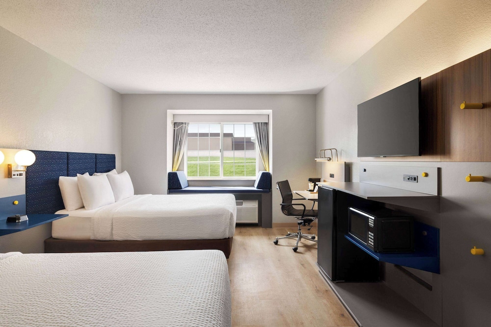Standard Room, 2 Queen Beds, Accessible - Photo 2