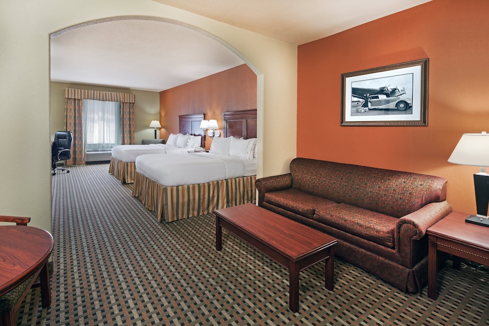 Suite, 1 King Bed, Accessible (Mobility, Roll-In Shower) photo 2