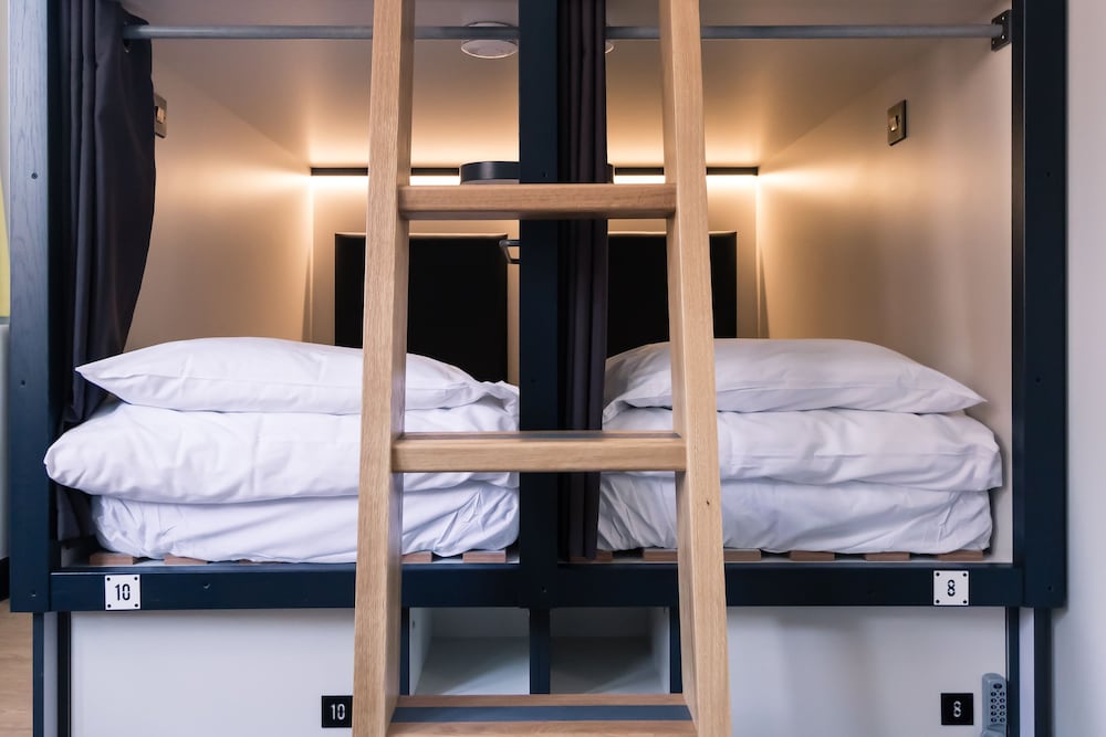 Private Dormitory, Ensuite (6 Pods) photo 3