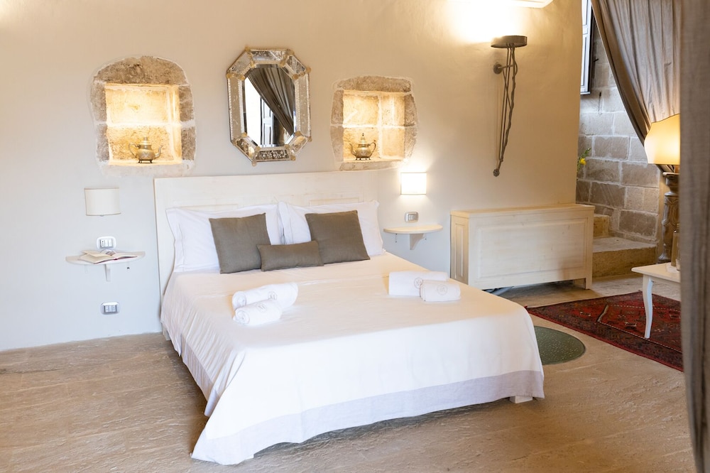 Deluxe Room, 1 Queen Bed with Sofa bed, Non Smoking
