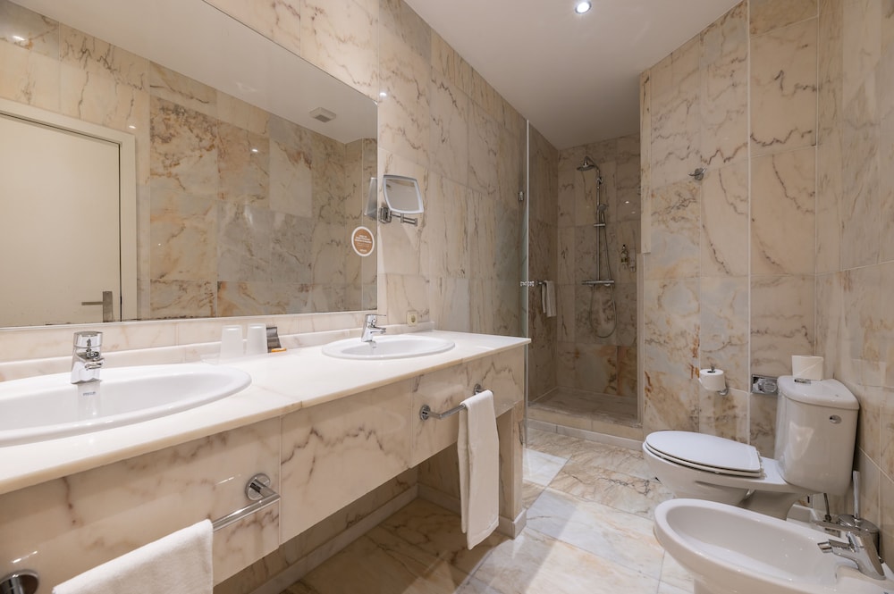 Suite - Photo 3