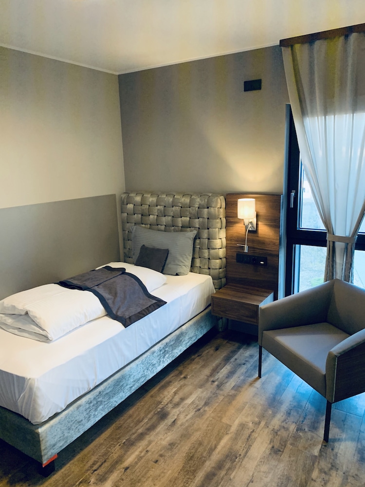 Business Single Room, 1 Twin Bed