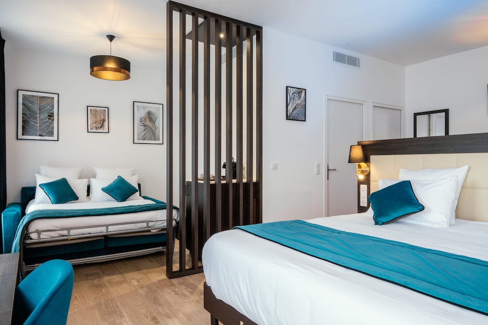 Deluxe Suite - Photo 10