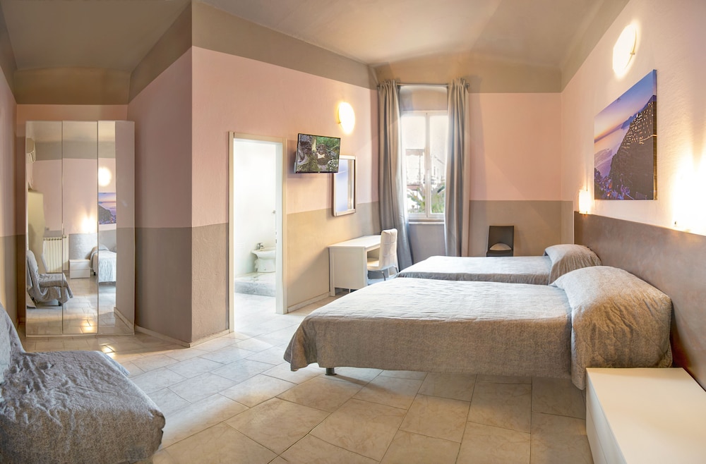 Double Room - Photo 16