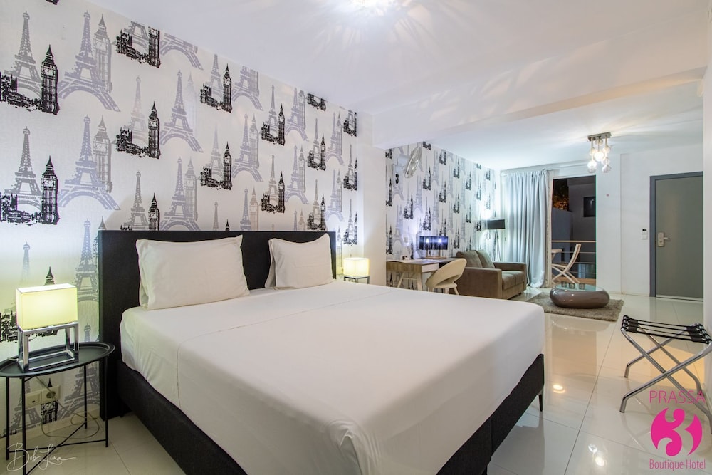 Superior Suite, Balcony, Courtyard View