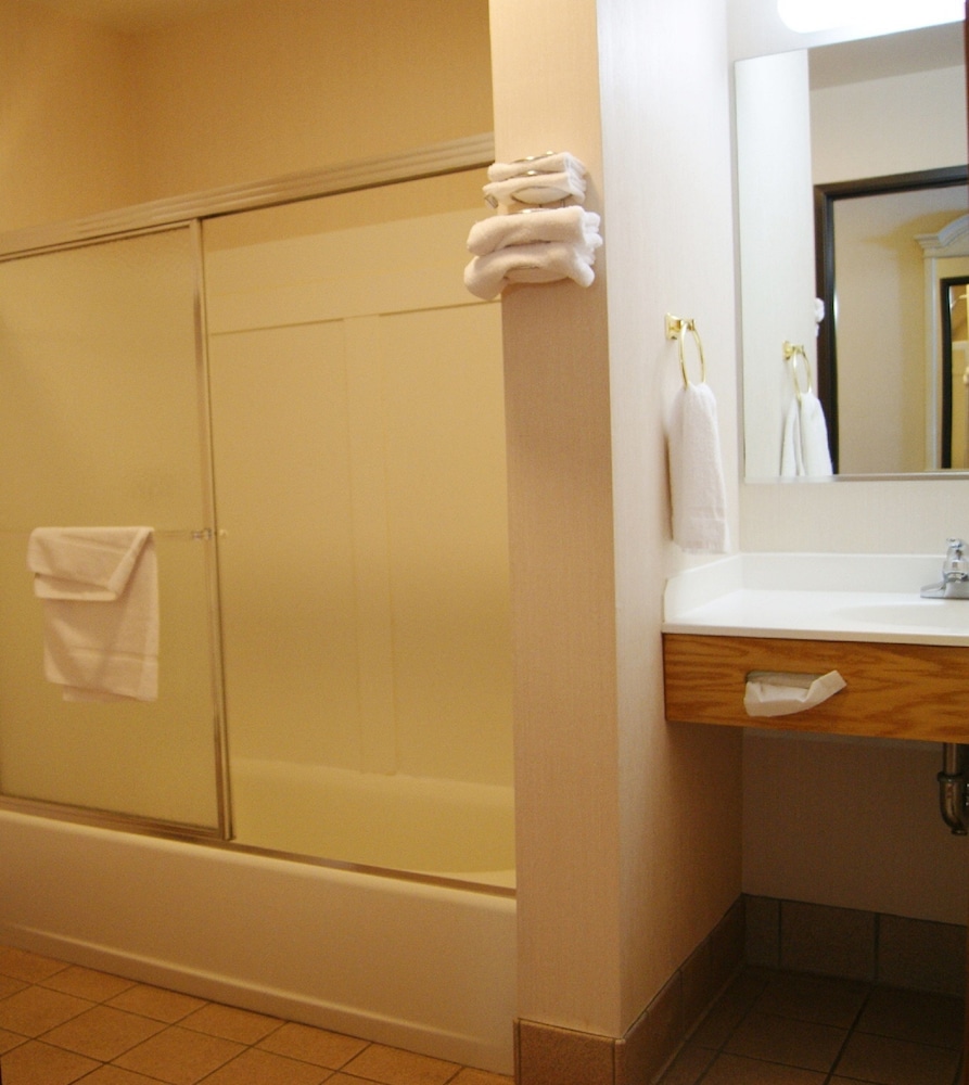 Deluxe Room, 2 Queen Beds photo 2
