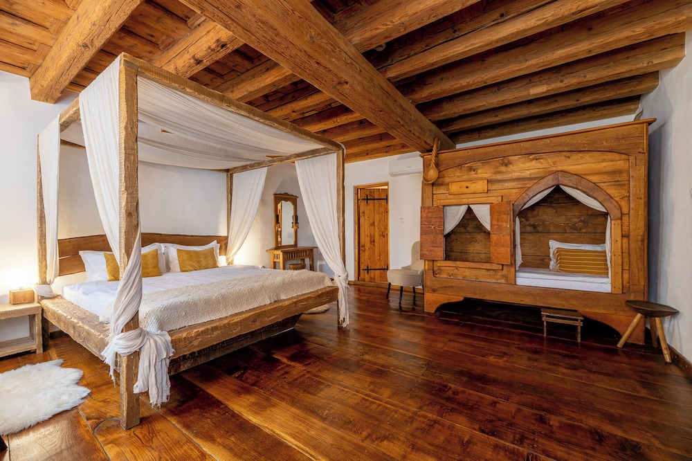 Deluxe Triple Room, City View