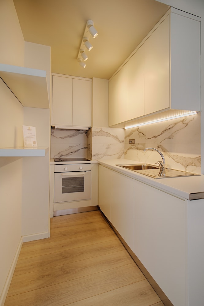Economy Condo photo 3
