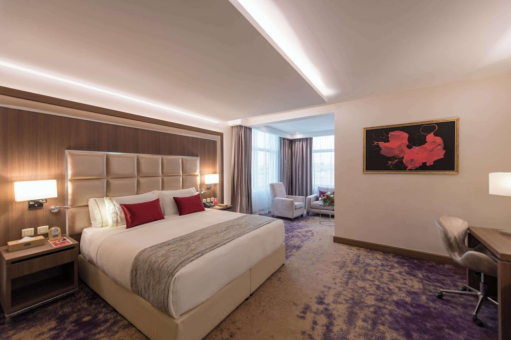 Suite, 2 Bedrooms - Photo 1