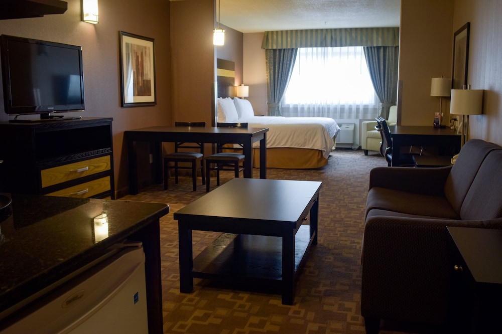 Suite, 1 King Bed With Sofa Bed (Dining) - Photo 3