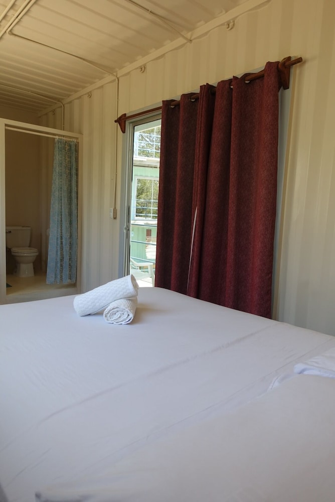 Economy Room, 1 Double Bed, Ensuite, Beachside photo 3