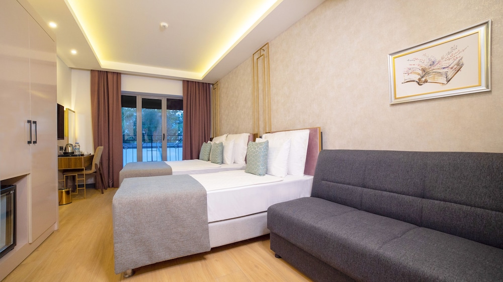 Superior Room with City View