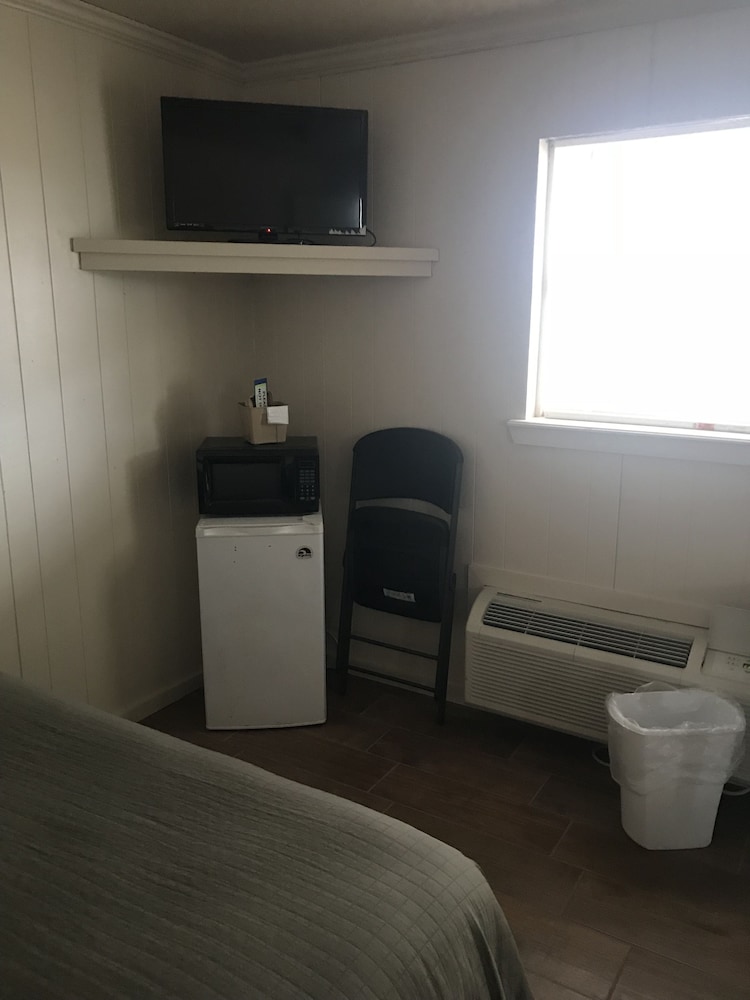 Basic Double Room, 2 Queen Beds, Non Smoking photo 2
