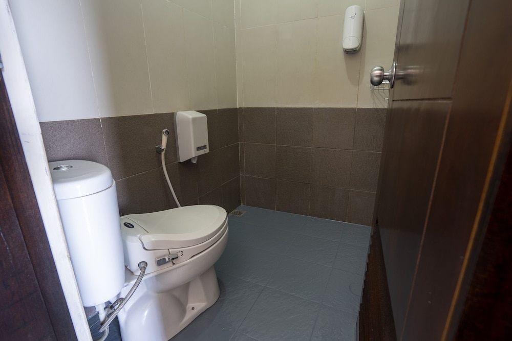 Deluxe Double or Twin Room - Photo 11