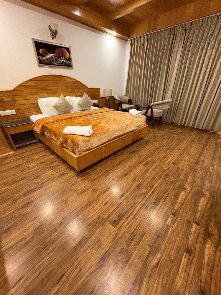 Premium Room with Balcony & Mountain View
