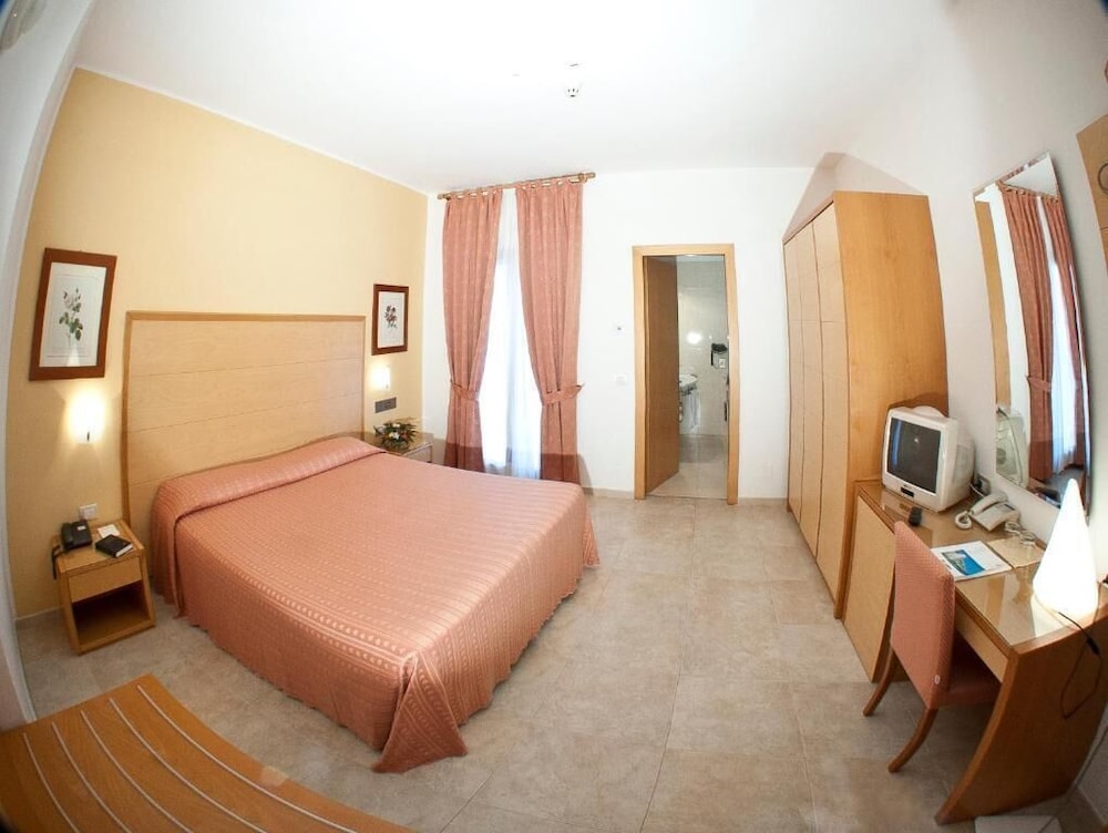 Standard Double or Twin Room photo 2