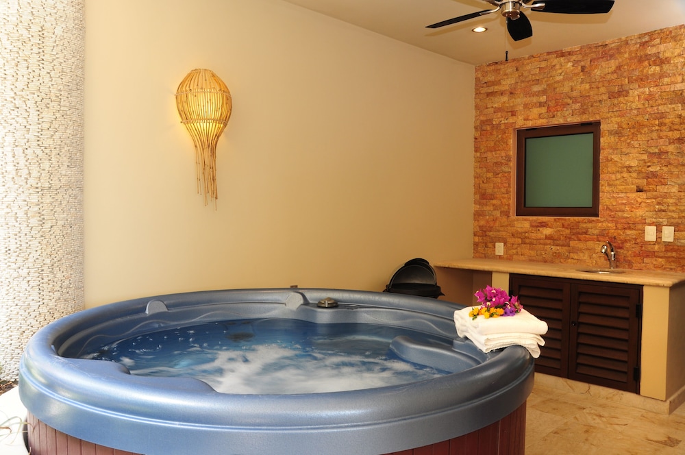 Premium Condo, 2 Bedrooms, Hot Tub - Photo 10