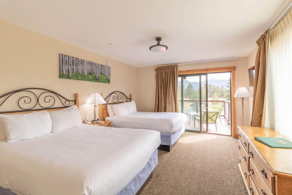 Double Queen Suite